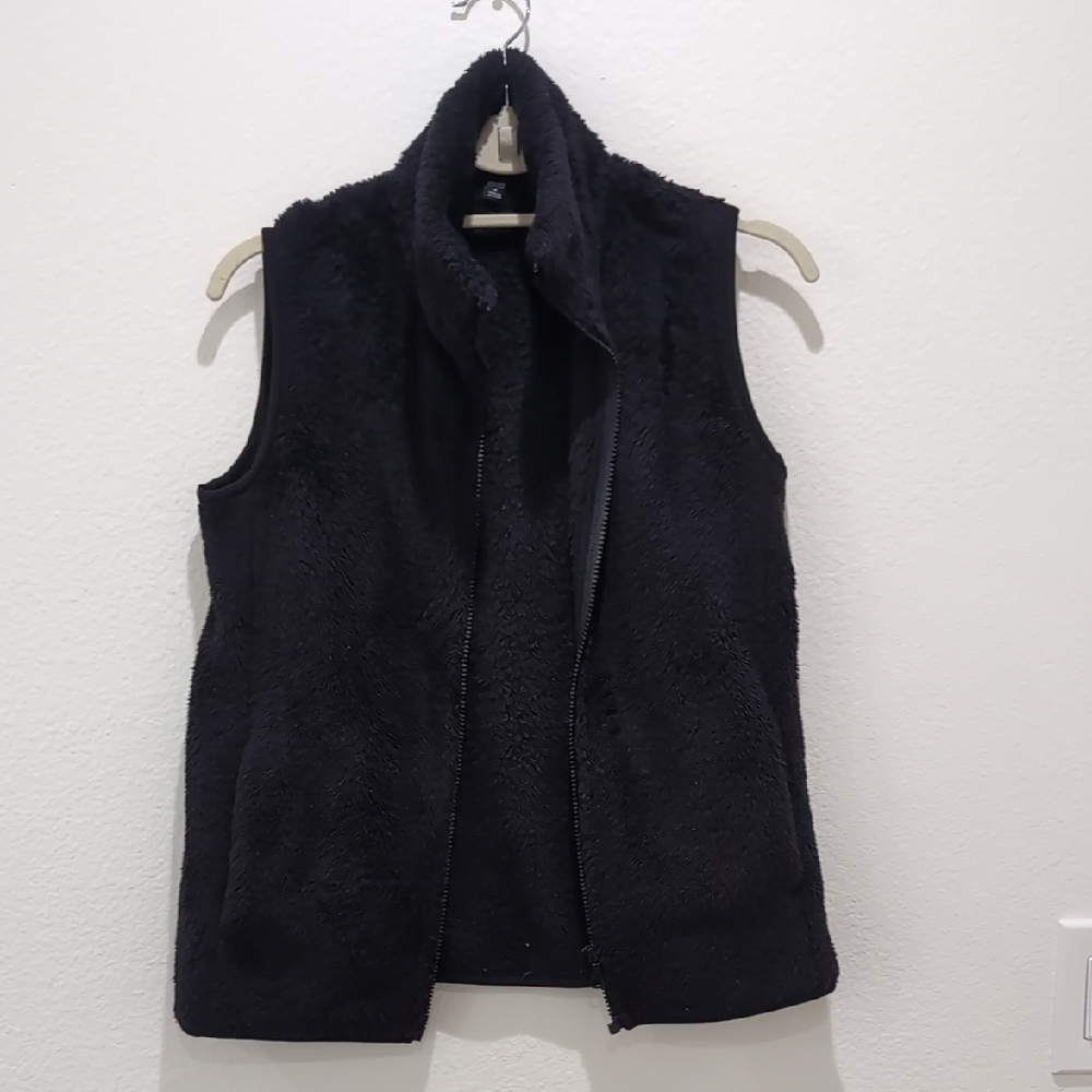 Uniqlo Women's Black Fleece Vest (M)